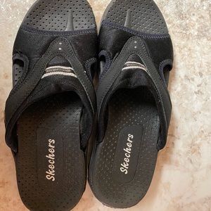 Ladies Skechers size 8.5 sandals.
